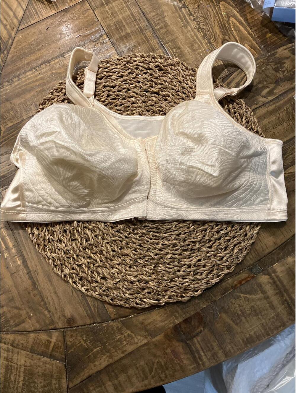 NIB Playtex All Day Comfort Magic Rings Bra with Front Closure, Cream